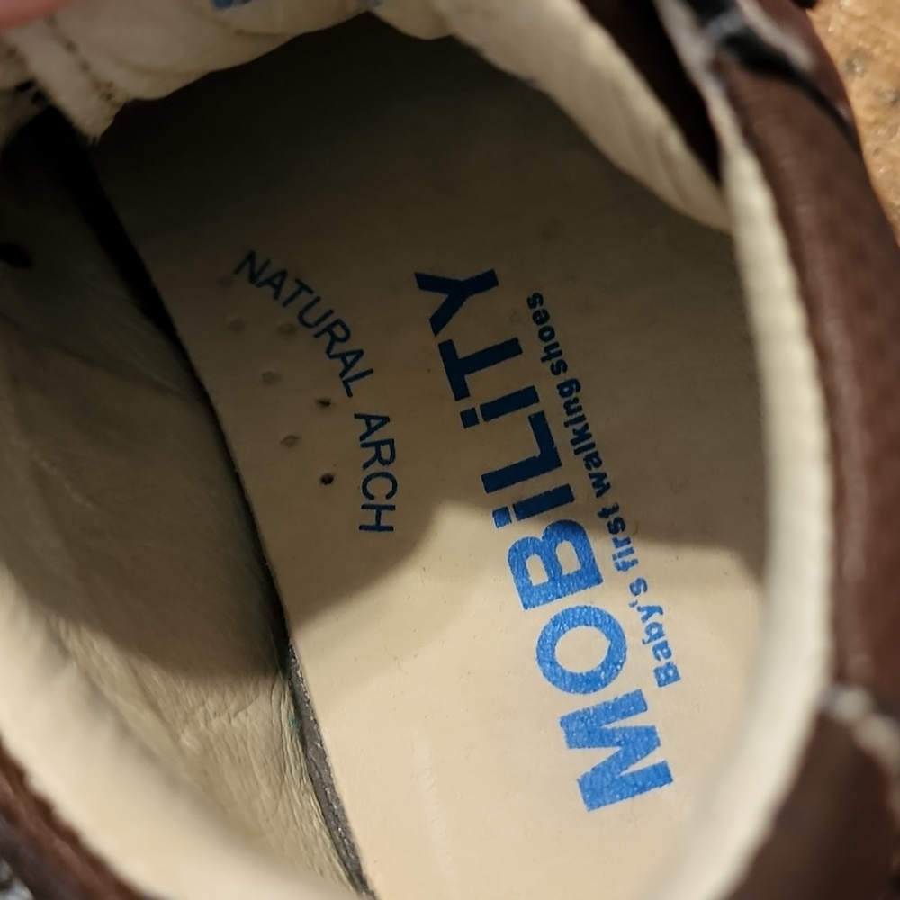 Mobility Kids Shoe - Picture 2 of 6